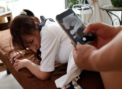 Đi triệt lông đè ra hiếp